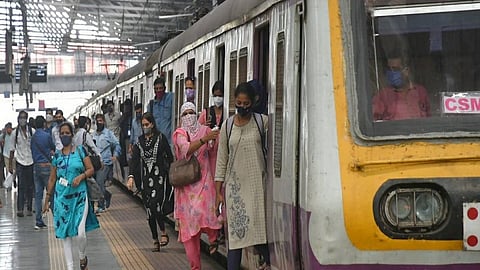 मध्य रेल्वेची जोरदार कारवाई; 2 लाखांहून अधिक विनातिकीट प्रवाशांकडून दंड वसुली