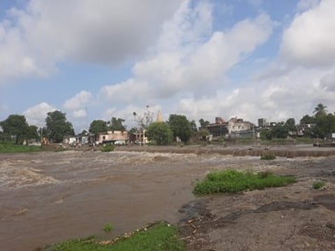 सलग दुसऱ्या दिवशी पाऊस ; हतनूरमधून विसर्ग सुरूच