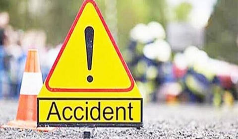 One killed, five injured in two-wheeler accident in pimpri