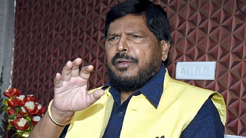 कोरोनाची लागण झालेल्या गृहमंत्र्यांना रामदास आठवलेंकडून हटके शुभेच्छा