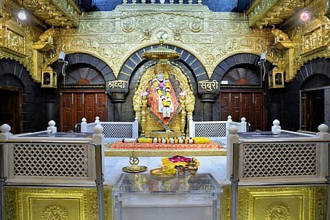 In Shirdi, after completing 90 years, he worshiped Saicharitra