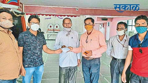 Kupwad without a mask, a baton of social distance