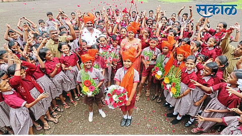 kolhapur Municipal Corporation First in the state to give scholarships