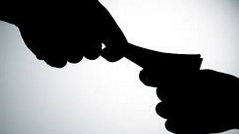 Sortapwadi Talathi red caught handed in ACB Trap