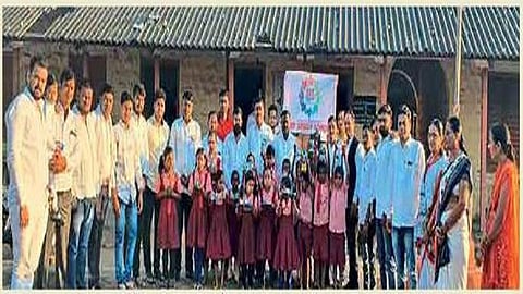 This is how we do social service when we grow up!