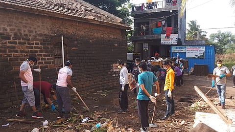 इंदापूरच्या शिवभक्त परिवारच्या माध्यमातून कुरुंदवाडमध्ये स्वच्छता मोहिम...