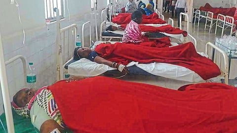 thirty seven people have been poisoned in manewadi taluka hatkangle