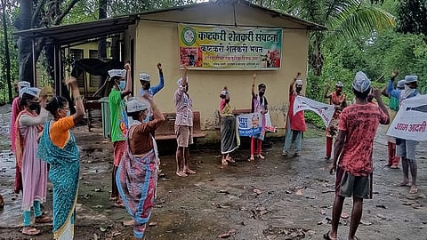 'वीज बिल गेले चुलीत' म्हणत अनोखं होळी आंदोलन