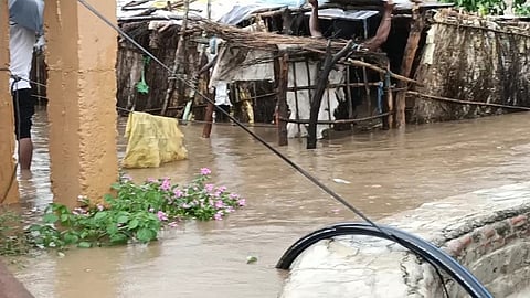 people in aashtona village have fear of flood after start raining