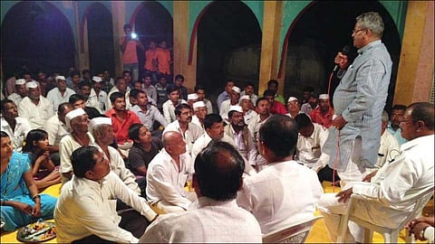 टाव्हरेवाडी ता. आंबेगाव: येथील विविध विकास कामांचे भुमीपुजन व उद्घाटन प्रसंगी बोलताना खासदार शिवाजीराव आढळराव पाटील.