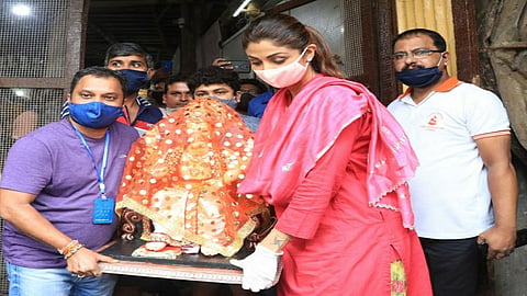 कोरोनाचे संकट लवकरात लवकर दूर कर; शिल्पा शेट्टीची बाप्पाचरणी प्रार्थना