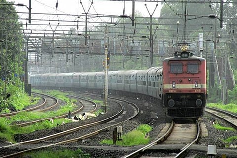 प्रतिकुल परिस्थितही रेल्वे श्रमिकांच्या सेवेसाठी सज्ज! वाचा सविस्तर बातमी