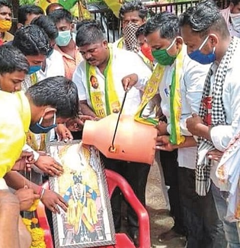Rasap's anointing of Vitthal for milk price hike