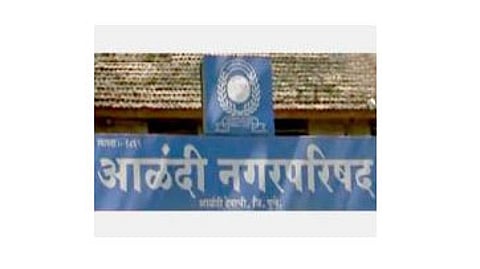 आळंदीमध्ये शिक्षण प्रशासन अधिकारी, नगरसेवक आणि मुख्याधिकारी यांच्यात कलगीतुरा