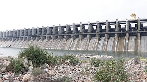 almatti dam height increased otherwise all party leaders and activists protest