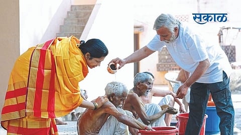 Uninterrupted service to the elderly for 30 years by the Borse couple