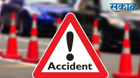 accident to tractor trolly and truck in mangur belgaum but no injury in accident