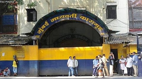 सध्या तुरुंगात जे कैदी आहेत त्यांना चक्क दिली जातेय 'धुरी', वाचा प्रकार नेमका आहे काय ?
