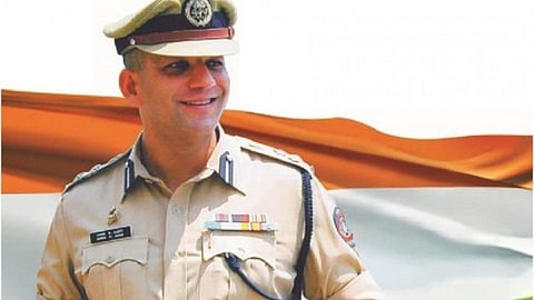 शहीद अशोक कामटे, आपली मालमत्ता जाहीर करा..