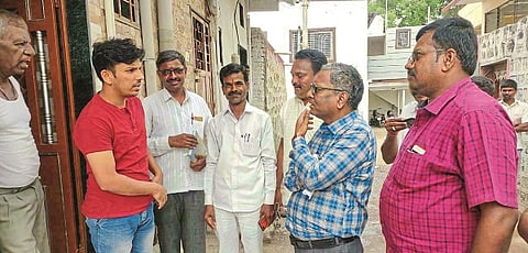 Special attention to those twenty-one foreigners in Atpadi