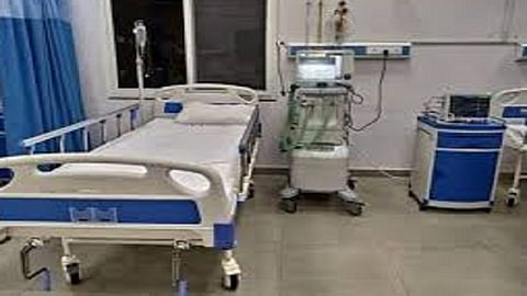 kolhapur CPR admit corona positive patient due to unavailability of bed