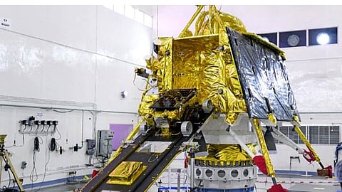Chandrayaan 2 : 'विक्रम'चे फोटो 'नासा'कडे!