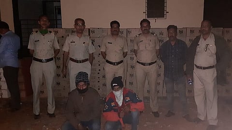 police seize in banda sindhudurg rupees lakh alcohol found in sindhudurg