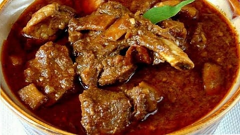 जेवणात मटणाचे तुकडे कमी दिले म्हणून तिला जीवंत जाळलं, पुढे...