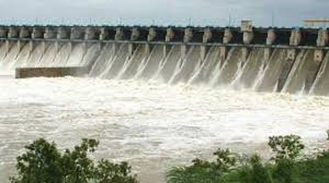 उजनी धरणातून कालव्यांमध्ये पाणी सोडले