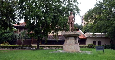 dr kotnis putala.jpg