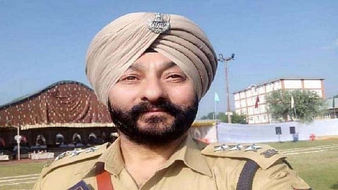 Ravi Aamle writes about terrorist connected police officer Devendra Singh