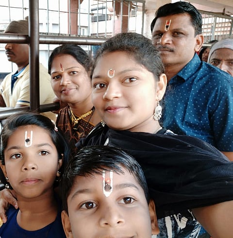 नांदेड जिल्ह्यातील हदगाव येथील व्यापाऱ्याने पत्नी व तीन मुलांसह सहस्रकुंड धबधब्यात उडी मारली.