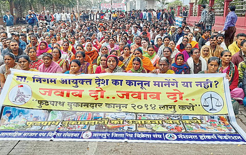 Pavement shopkeepers' protest against Commissioner Tukaram Mundhe