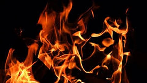Attempt self immolation of four families with children in front of District Collector Office in Kolhapur