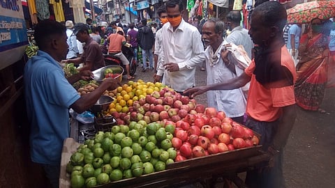 गणेशोत्सवात स्वस्त फळांचा गोडवा