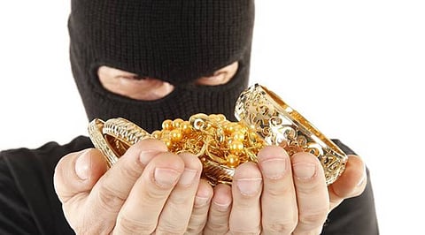 Three lakh lime to the bullion shopkeeper