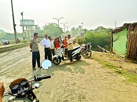 हिंगणा ः चोरट्यांनी लुबाडलेले हेच ते नागनदीवरील घटनास्थळ.