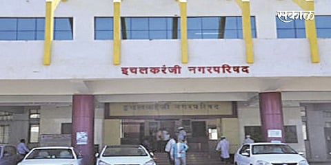 Unprecedented commotion in Ichalkaranji Municipality Stormy discussion meeting lasted for 5 hours political marathi news