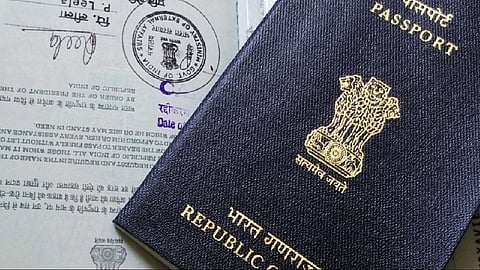 महिला एक, चार वेगवेगळी नावं; गुन्हे शाखेने घरात झडती घेल्यावर हाती लागलं घबाड