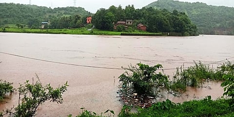 heavy rain in kharepatan city konkan sindhudurg