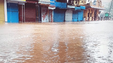 Many roads are closed in kolhapur due to heavy rain