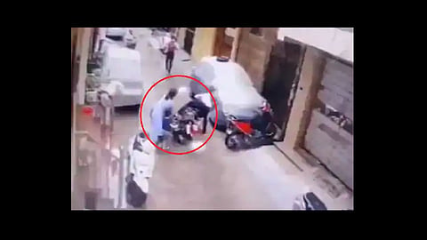 mother fights off kidnappers saves four year old child video viral
