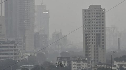 एक धक्कादायक अहवाल ! मुंबईकरांचे आयुष्य 3 वर्षांनी कमी होणार ? पुणेकरांनो तुमच्याबद्दल काय लिहिलंय माहितीये ?