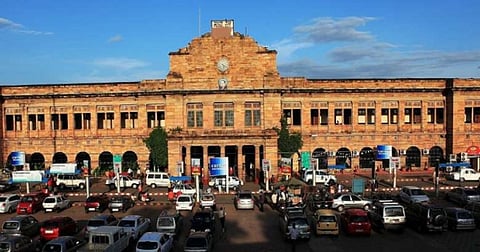 railway passengers faced problem because of waiting room is closed