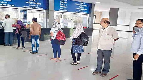 मध्य रेल्वेने तिकीट तपासणीत वसूल केला 22.37 लाखांचा दंड