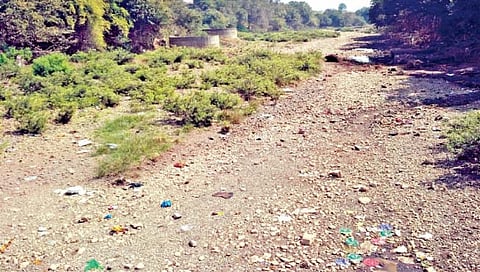 Akola News: Even though the river is blocked, the bridge over the Vishwaganga has not been found yet!