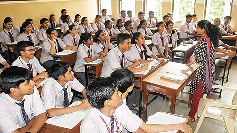 only 26 thousand students in school in ratnagiri 100 schools closed till the date