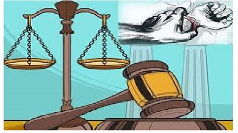 Akola News: Lawyer abuses woman saying fee is forgiven!