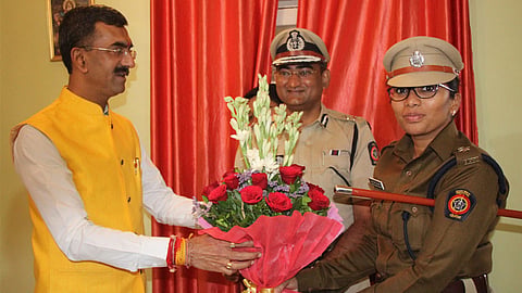 सेना मंत्री अन् एसपींचं जमलं