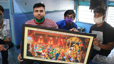 migrated workers love the shivaji maharaj thoughts in kolhapur